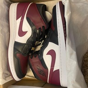 Women’s Air Jordan 1 Mid SE